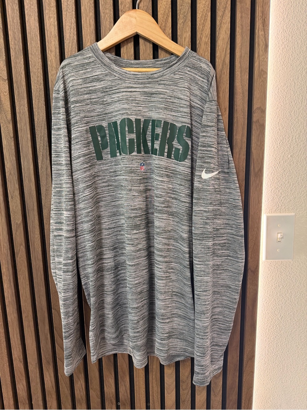 Nike Men’s Green Bay Packers Long-Sleeve Dri-Fit